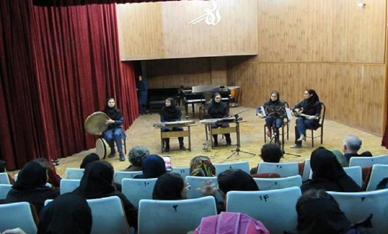 دیدار معاون امورهنری وزیر فرهنگ با هنرجویان هنرستان موسیقی دختران تهران